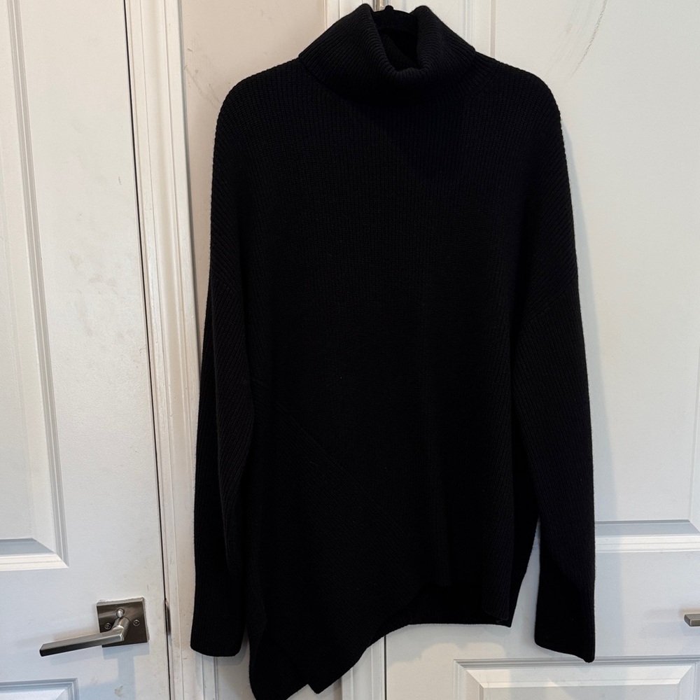 A.L.C. NWOT asymptomatic Ribbed Black turtleneck Sweater with a back slit Xl
